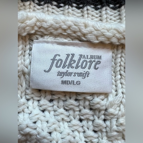 ✨ NWT TAYLOR SWIFT FOLKLORE CARDIGAN Size  M/L - Picture 10 of 16